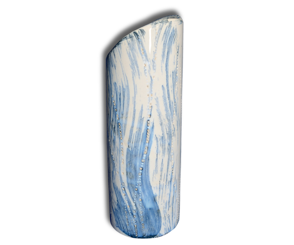 KRE-004-Vase-hell-mit-blauen-Flecken-Streifen-01 Vase "Abstrakt Blau"
